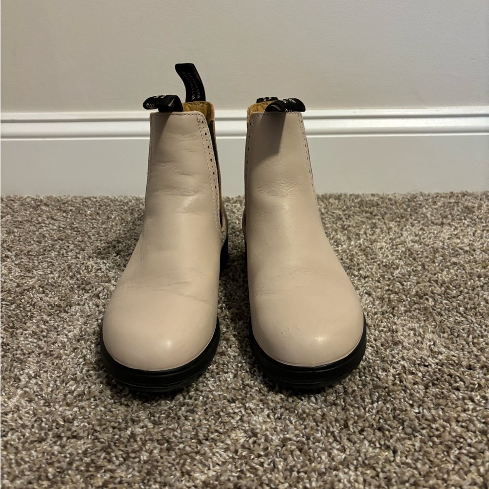 Blundstone Cream Ankle Boots with Elastic Panels